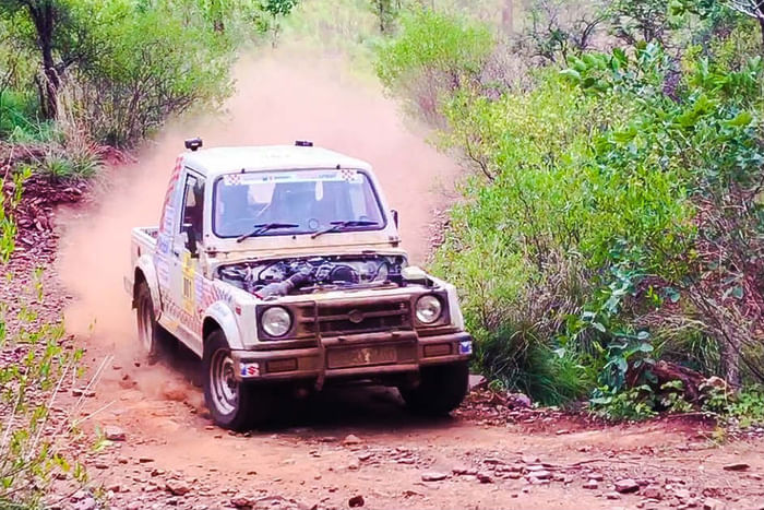 Suresh Rana and co-driver Parminder Thakur win the 2016 Dakshin Dare